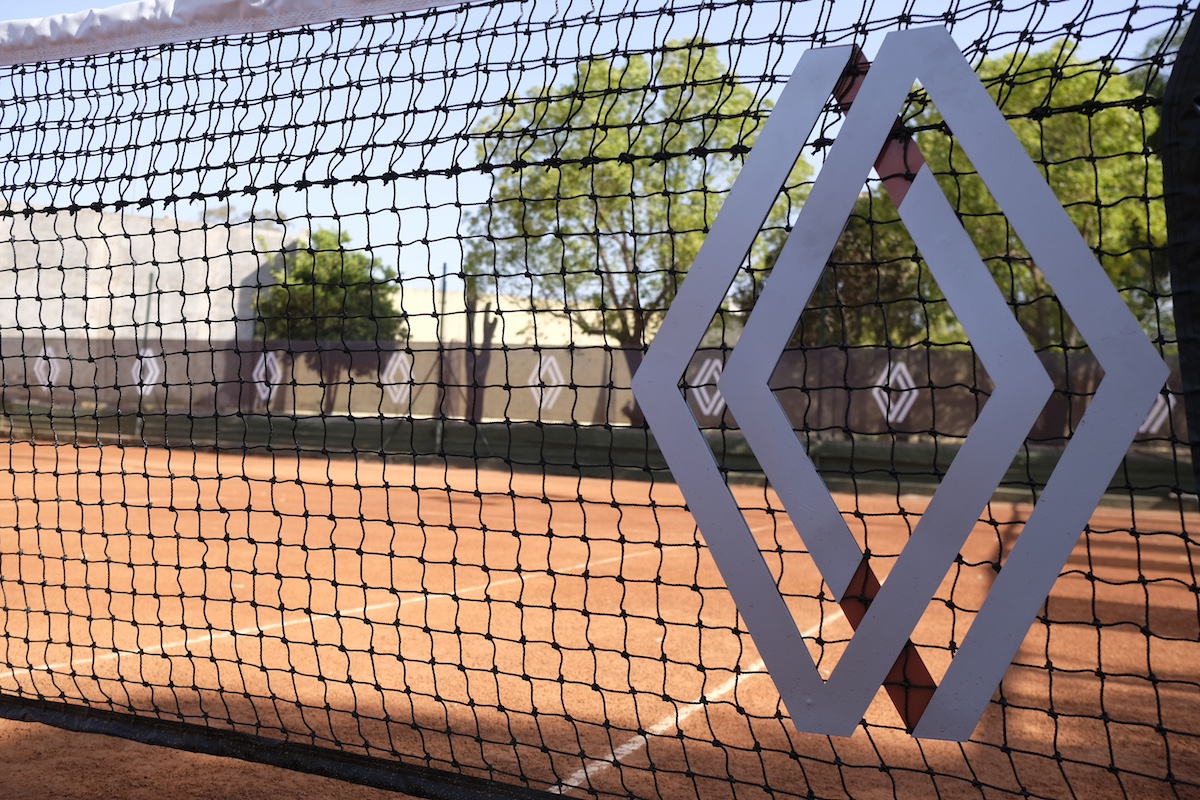 Give Me 5 è il programma sociale di Renault, dedicato alle giovani generazioni Give Me 5 è il programma sociale di Renault, dedicato alle giovani generazioni