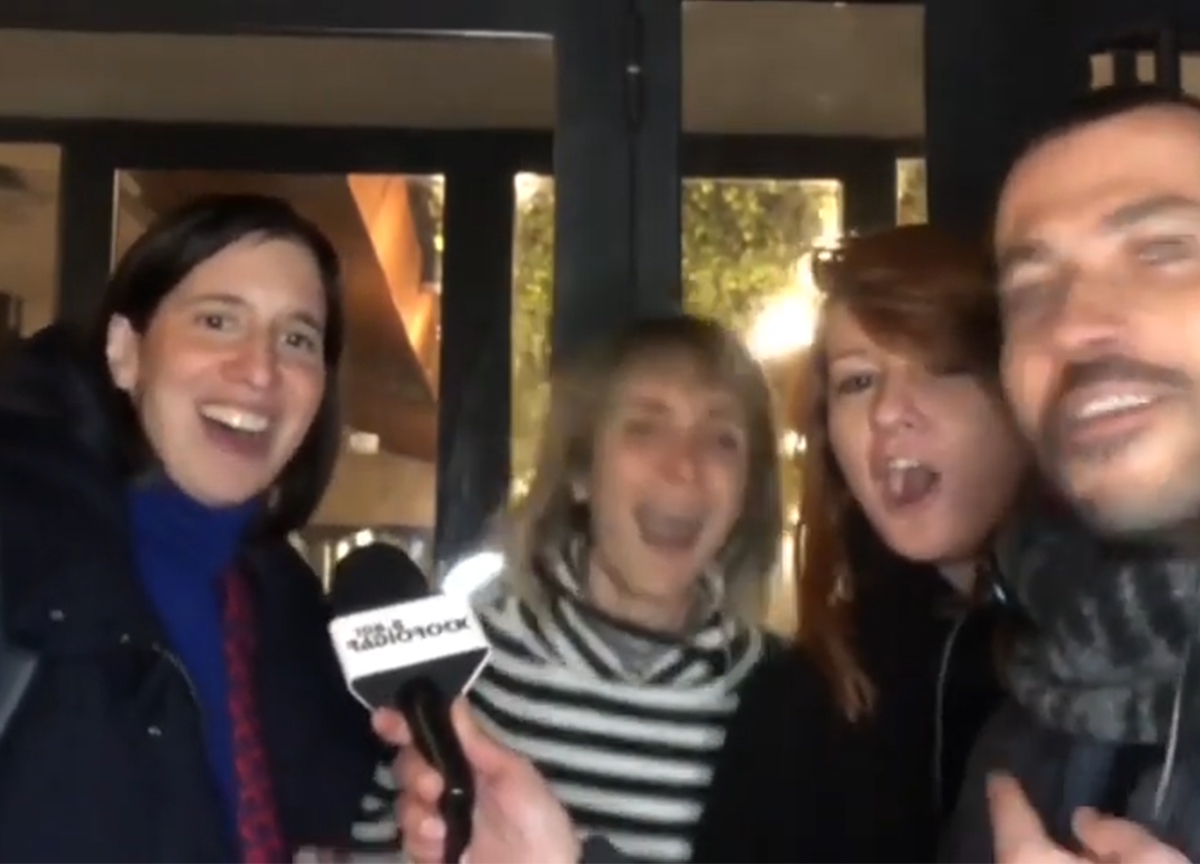 Elly Schlein scatenata, ecco quando cantò “Occhi di gatto”. VIDEO