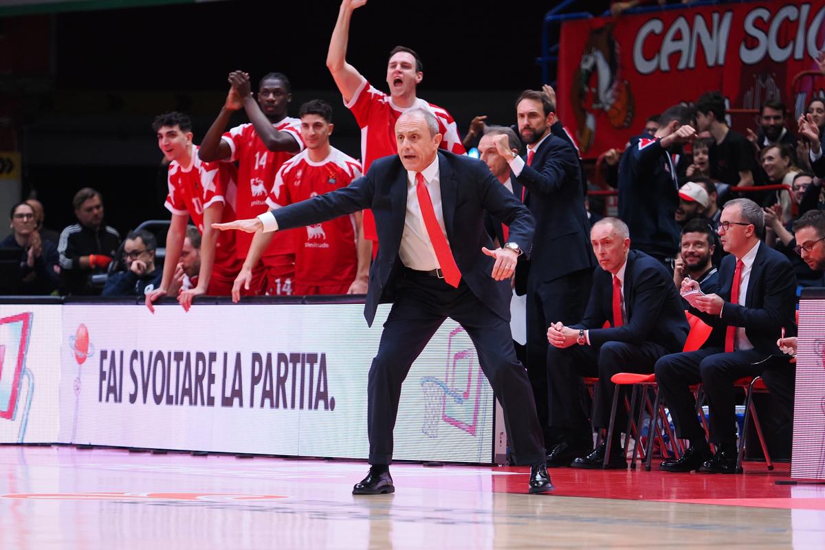 Olimpia Milano batte Tortona in volata. Ettore Messina: “Ci hanno guidato Melli-Hall” Olimpia Milano batte Tortona in volata. Ettore Messina: “Ci hanno guidato Melli-Hall”