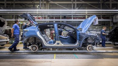 La crisi del Mar Rosso blocca la produzione di Volvo e Tesla