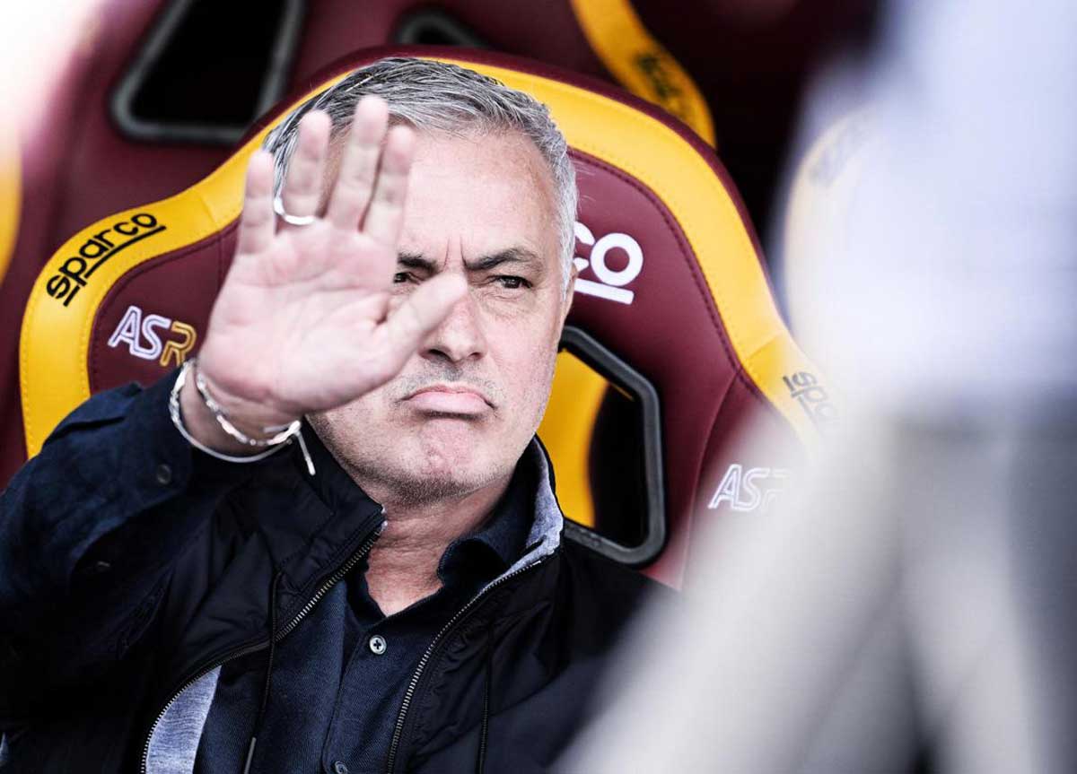 Esonerato Mourinho, terremoto nella Roma: al suo posto arriva Daniele De Rossi Esonerato Mourinho, terremoto nella Roma: al suo posto arriva Daniele De Rossi