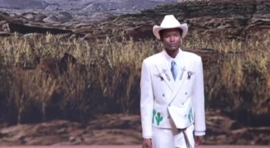 Parigi, Pharrell Williams con show western apre la settimana della moda