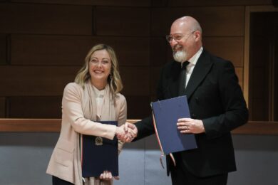 Romagna, Meloni firma il Patto. Ma fioccano proteste degli alluvionati a Forlì