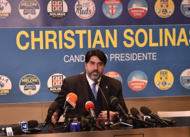 Sardegna, il governatore Solinas indagato per corruzione