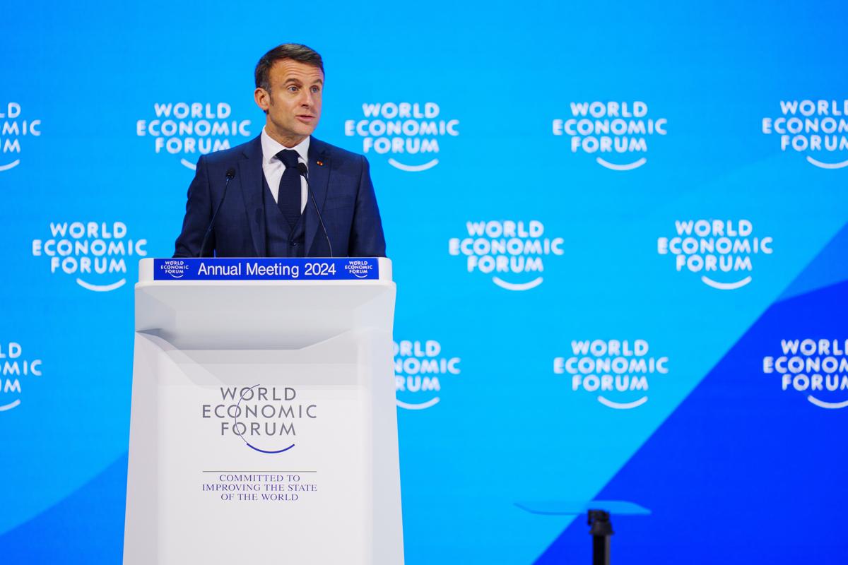 Davos, Macron invoca gli Eurobond: “Servono più investimenti europei” Davos, Macron invoca gli Eurobond: “Servono più investimenti europei”