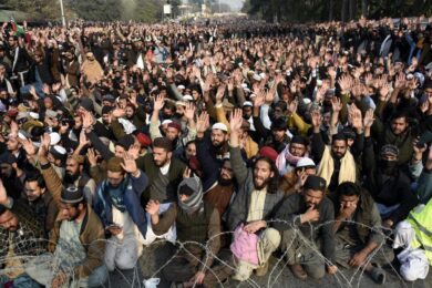 Il Pakistan (che ha l’atomica) lancia attacchi missilistici contro l’Iran