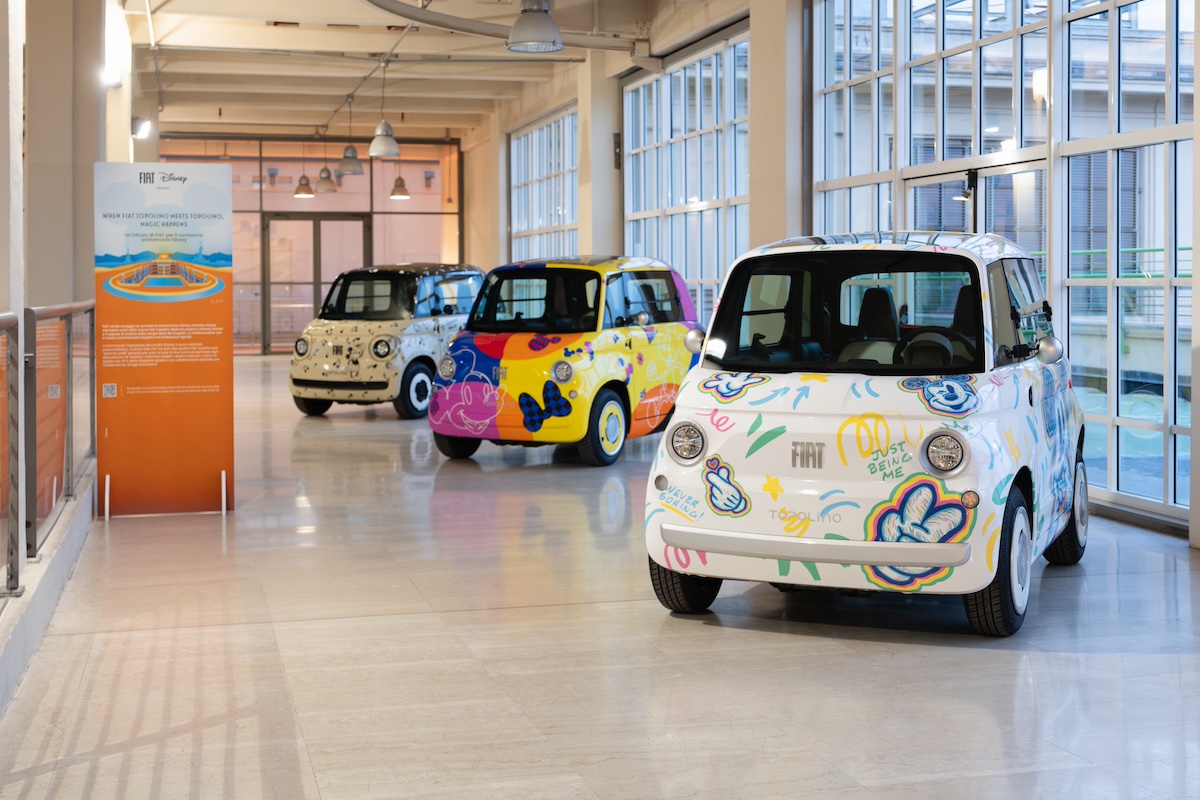 Le Fiat Topolino one-off dedicate a Mickey Mouse colorano il Lingotto Le Fiat Topolino one-off dedicate a Mickey Mouse colorano il Lingotto