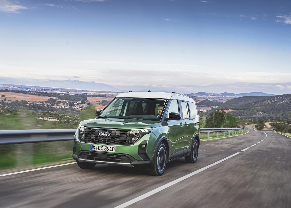 Nuovo Ford Tourneo Courier: L’Urban Activity Vehicle dallo stile SUV Nuovo Ford Tourneo Courier: L’Urban Activity Vehicle dallo stile SUV