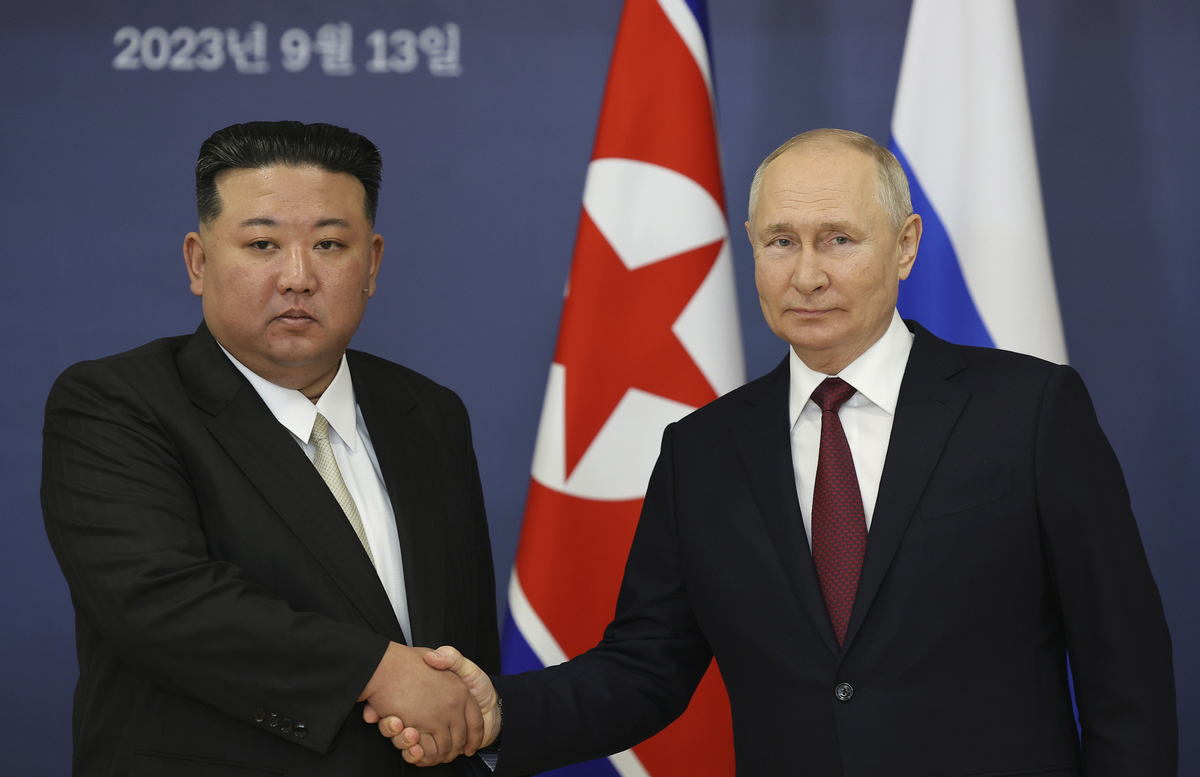 Galleria foto 'Corea del Nord pronta alla guerra: armi a Putin e test nucleari sottomarini' - foto 1