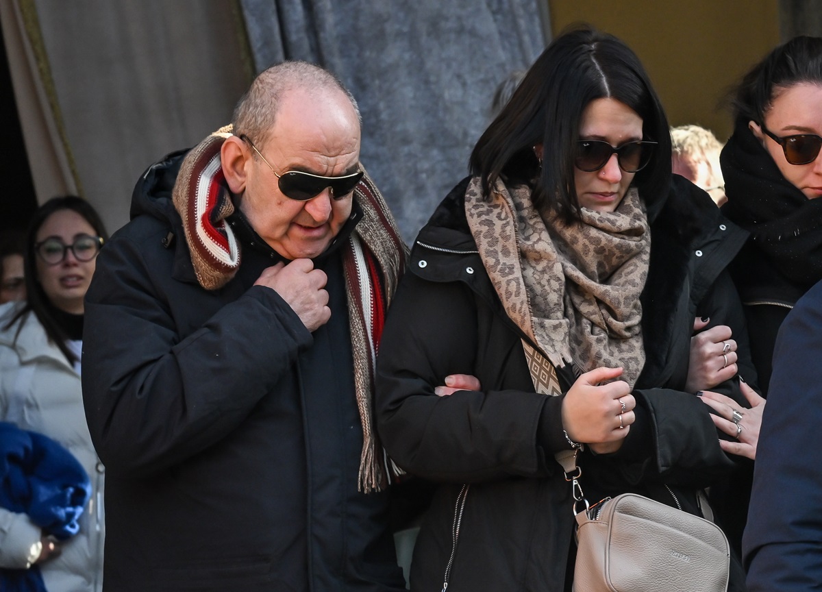 Ristoratrice morta, in mille ai funerali di Giovanna Pedretti. FOTO Ristoratrice morta, in mille ai funerali di Giovanna Pedretti. FOTO