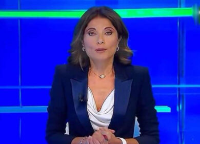 Dall’inciampo su De Santis al “tg della Dx”: le gaffe della giornalista di La7