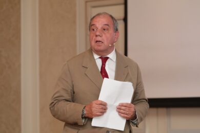 L’Espresso, si dimette il direttore Alessandro Mauro Rossi. Ecco il sostituto