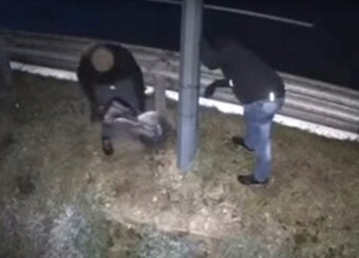 Fleximan sbarca in Lombardia: due autovelox abbattuti Fleximan sbarca in Lombardia: due autovelox abbattuti