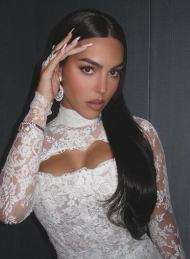 Georgina Rodriguez, lady Ronaldo con abito di cristalli, look.. Kardashian