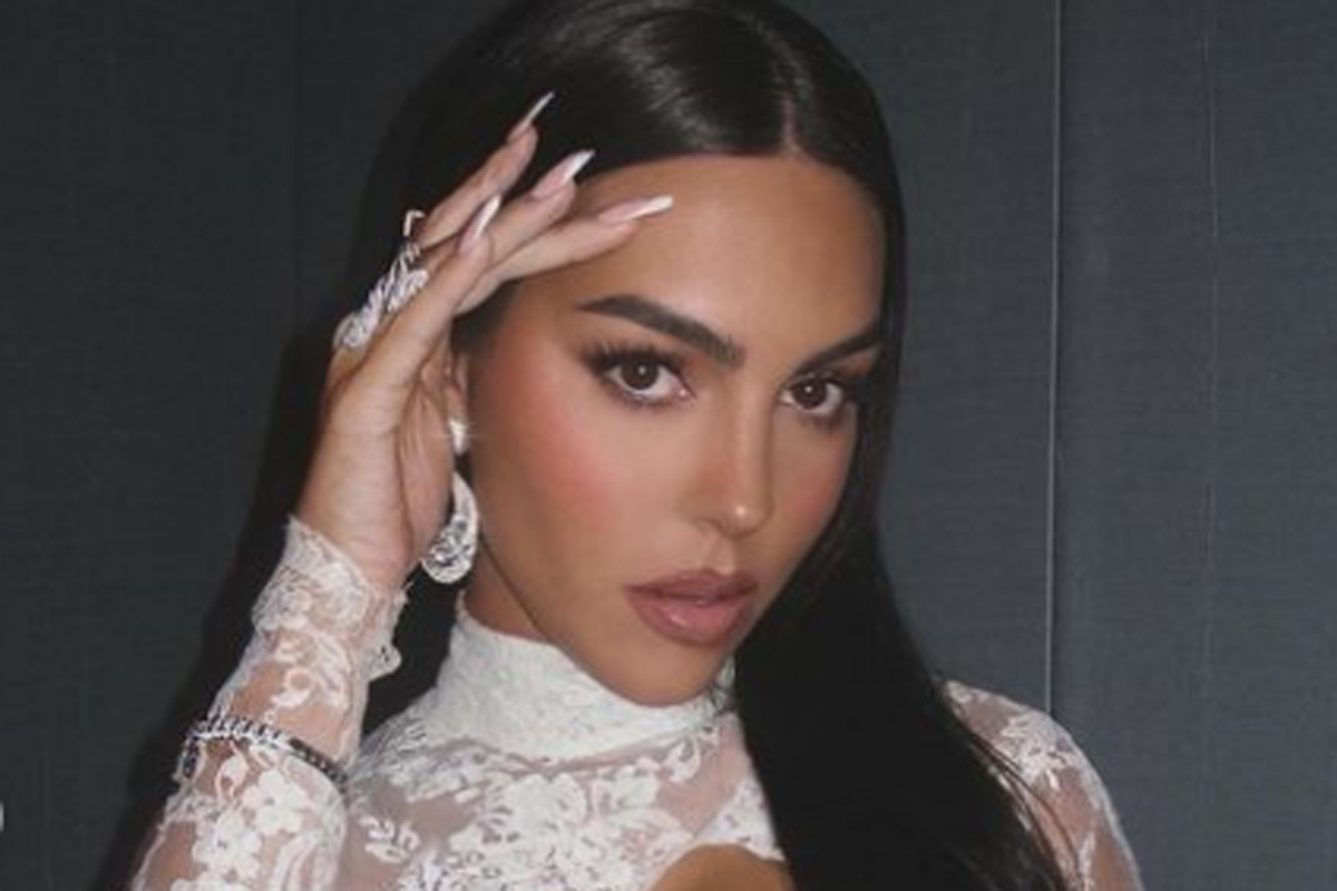 Georgina Rodriguez, lady Ronaldo con abito di cristalli, look.. Kardashian Georgina Rodriguez, lady Ronaldo con abito di cristalli, look.. Kardashian