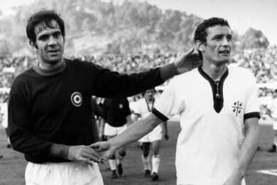 Gigi Riva: dal no alla Juve al Pallone d’Oro sfumato (vinto da Rivera). E quella notte drammatica col ‘Boia del Prater’…