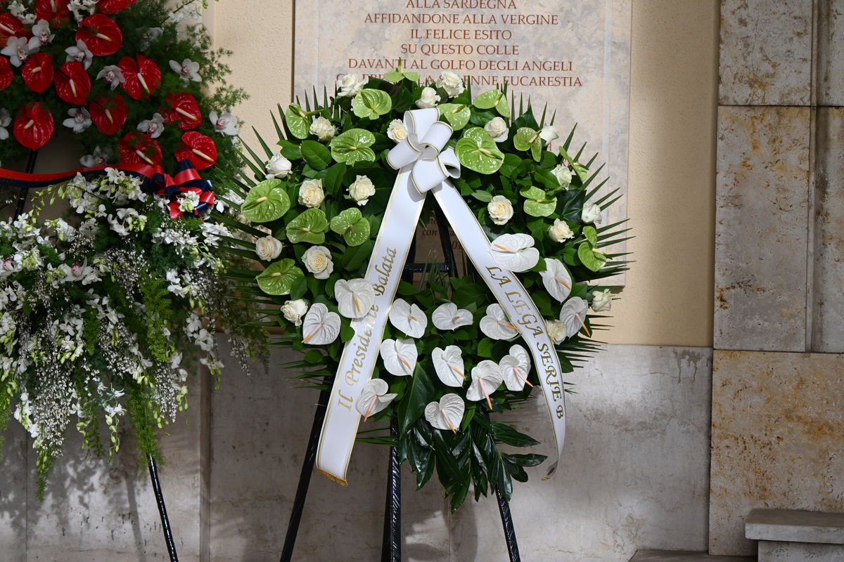 Gigi Riva, funerali a Cagliari. L’ultimo saluto dell’Italia a Rombo di tuono Gigi Riva, funerali a Cagliari. L’ultimo saluto dell’Italia a Rombo di tuono