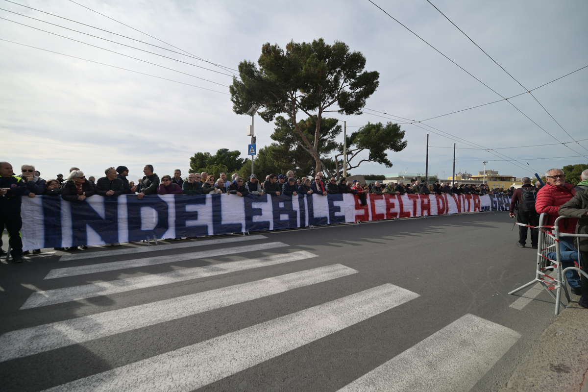 Gigi Riva, funerali a Cagliari. L’ultimo saluto dell’Italia a Rombo di tuono Gigi Riva, funerali a Cagliari. L’ultimo saluto dell’Italia a Rombo di tuono