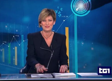 Tg1, la gaffe della giornalista durante il fuori onda: guarda il video