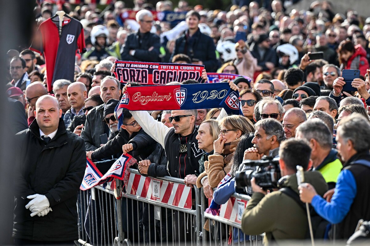 Gigi Riva, funerali a Cagliari. L’ultimo saluto dell’Italia a Rombo di tuono Gigi Riva, funerali a Cagliari. L’ultimo saluto dell’Italia a Rombo di tuono
