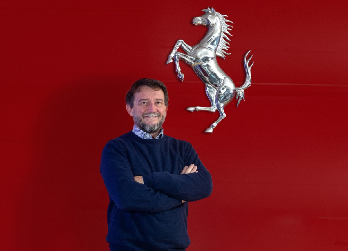 Ferrari prende il largo nel mondo della vela. Giovanni Soldini al timone Ferrari prende il largo nel mondo della vela. Giovanni Soldini al timone