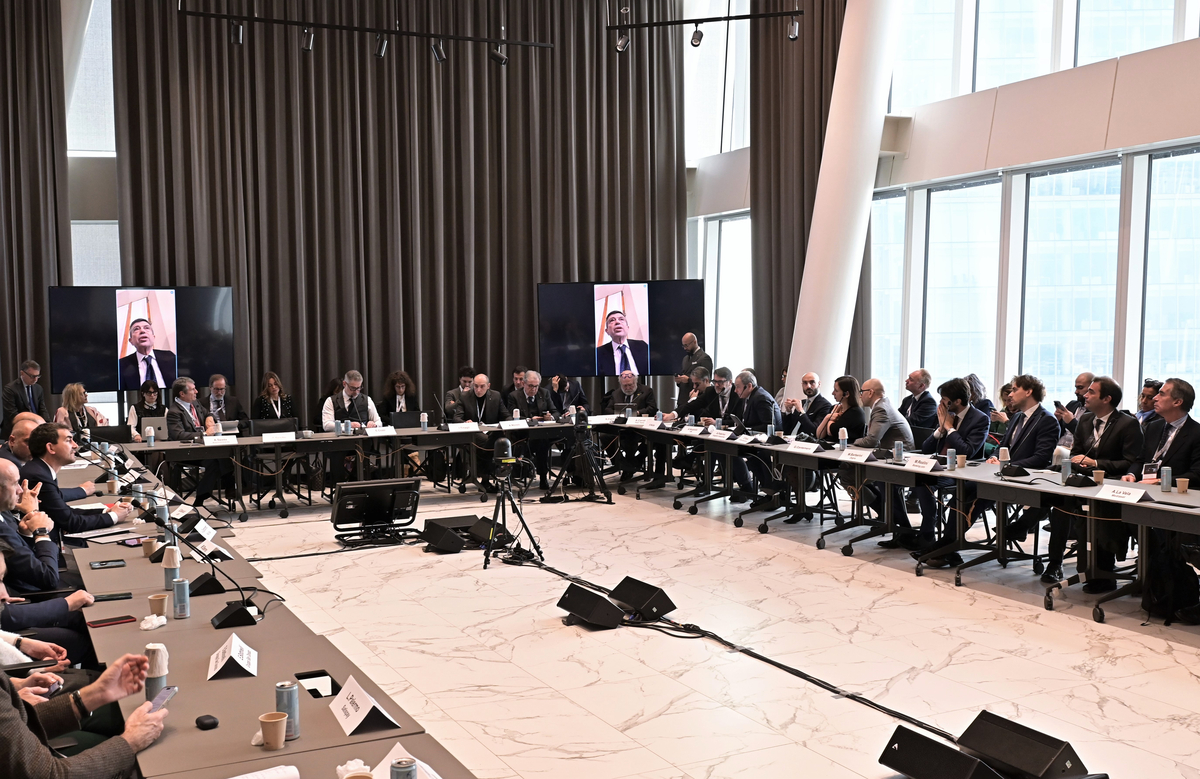 Intelligenza Artificiale e normativa AI ACT organizzato da PwC Intelligenza Artificiale e normativa AI ACT organizzato da PwC