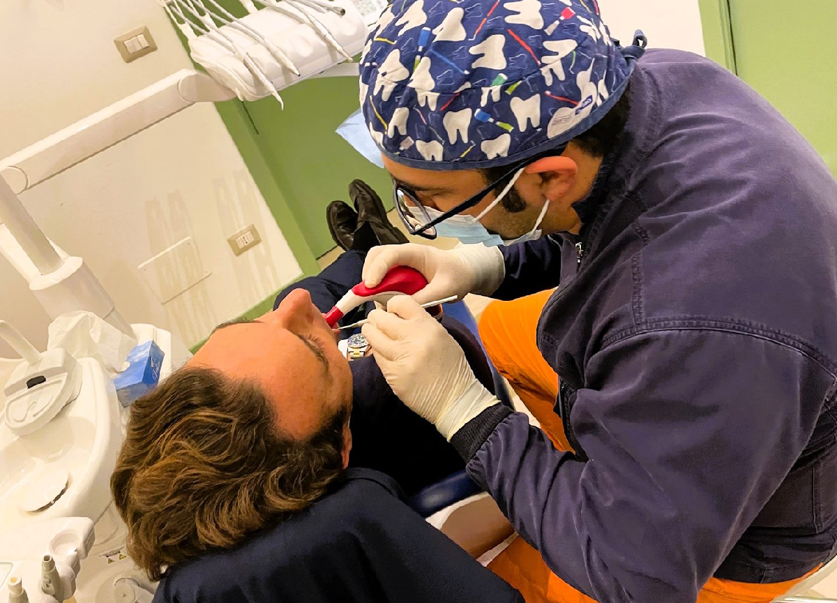 CoEHAR: annunciato uno studio che rivela denti più bianchi negli ex fumatori CoEHAR: annunciato uno studio che rivela denti più bianchi negli ex fumatori
