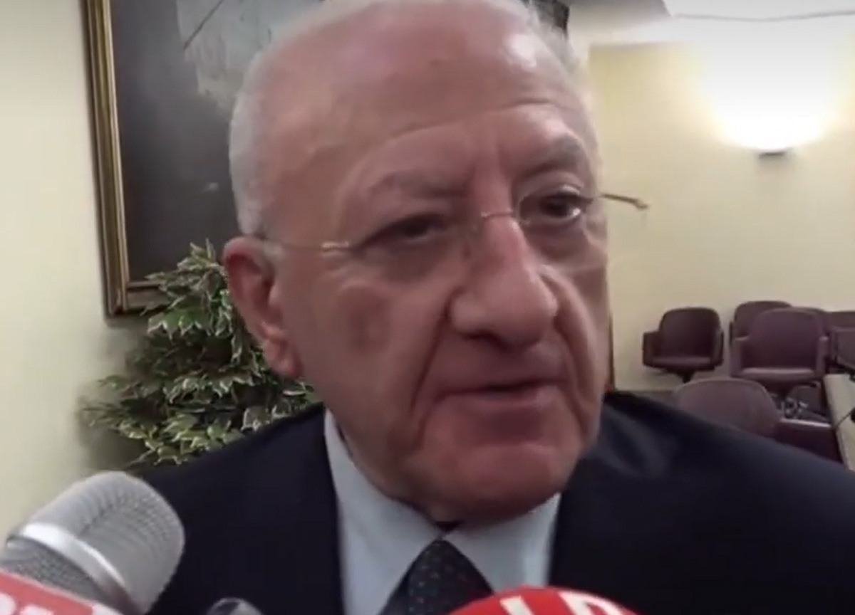 Campania, per De Luca una multa da 100mila €: autisti pagati come dirigenti Campania, per De Luca una multa da 100mila €: autisti pagati come dirigenti