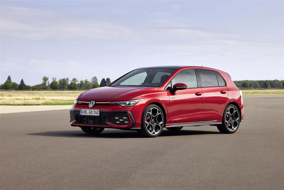 Nuova Volkswagen Golf, si aggiorna per restare leader del mercato Nuova Volkswagen Golf, si aggiorna per restare leader del mercato