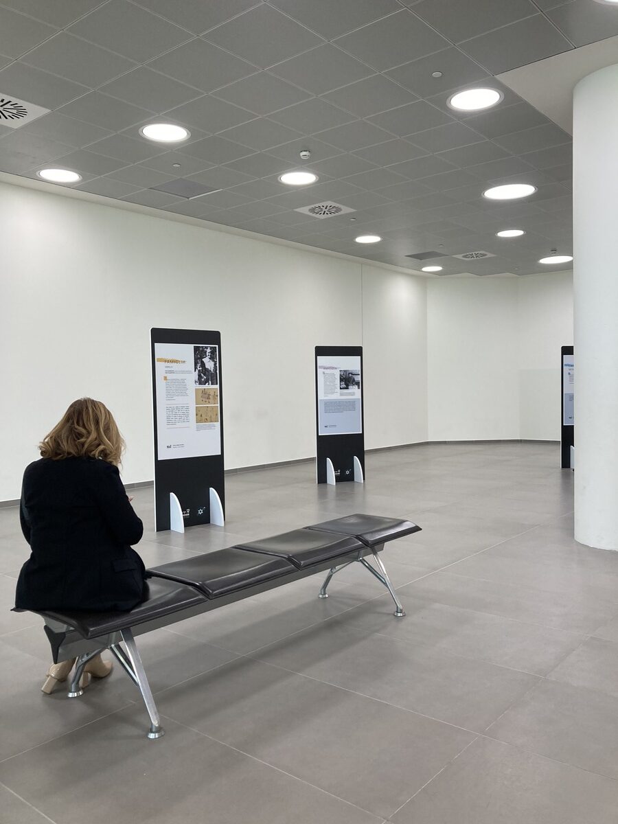Galleria foto 'SEA, Linate: inaugurata la mostra “Stelle Senza un Cielo”' - foto 4