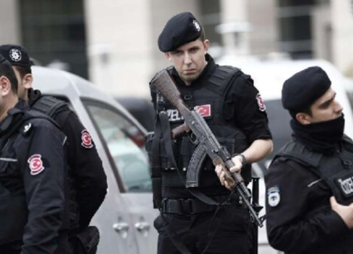 Turchia, attacco a una chiesa italiana a Istanbul: un morto. Caccia ai killer Turchia, attacco a una chiesa italiana a Istanbul: un morto. Caccia ai killer