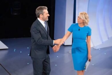 Ascolti tv, “C’è Posta per Te” senza rivali doppia “Tali e Quali” della Rai