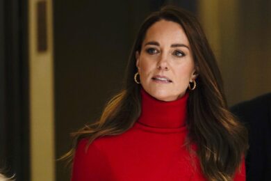 Kate Middleton lascia l’ospedale dopo l’operazione all’addome. Ecco come sta