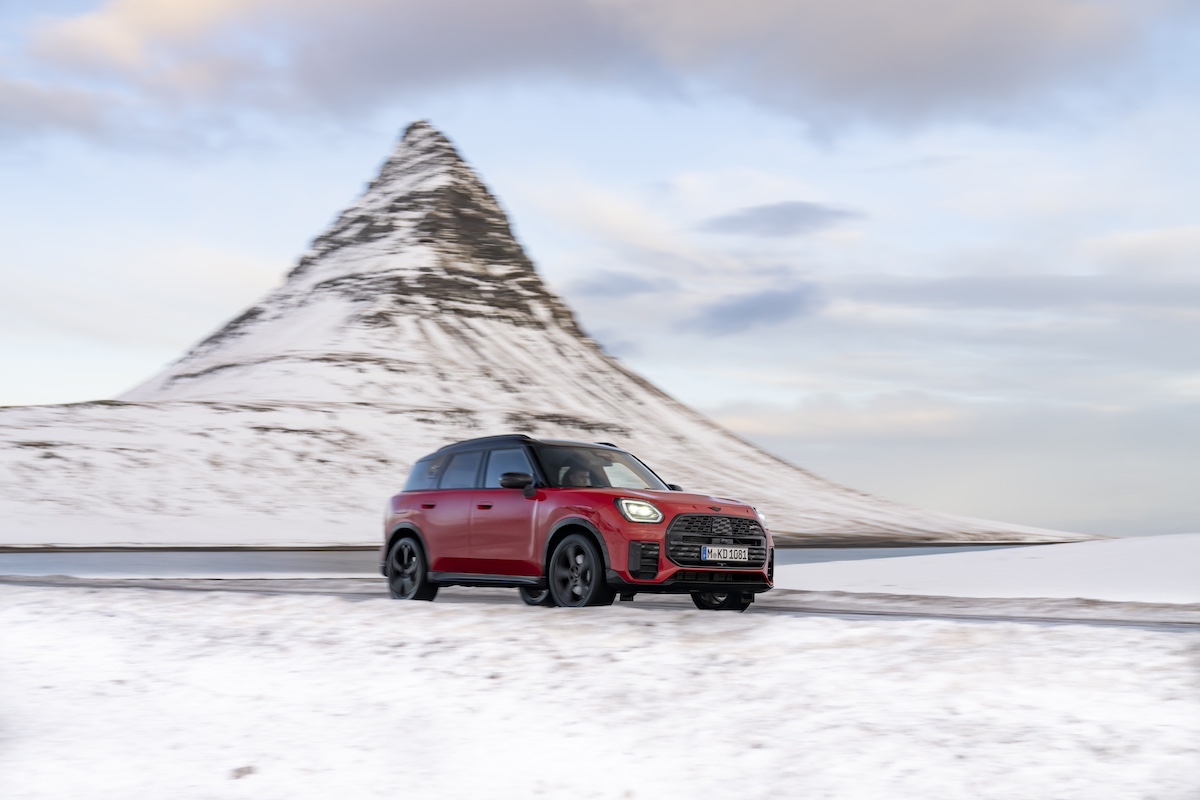 Nuova MINI Countryman S ALL4 in allestimento JCW sfida i ghiacci dell’Islanda Nuova MINI Countryman S ALL4 in allestimento JCW sfida i ghiacci dell’Islanda
