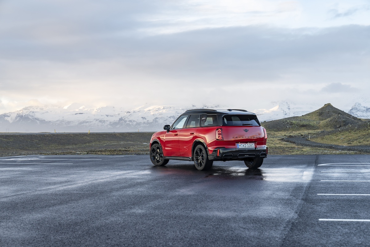 Nuova MINI Countryman S ALL4 in allestimento JCW sfida i ghiacci dell’Islanda Nuova MINI Countryman S ALL4 in allestimento JCW sfida i ghiacci dell’Islanda