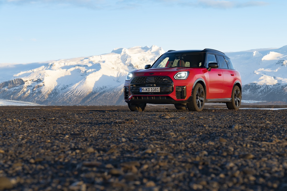 Nuova MINI Countryman S ALL4 in allestimento JCW sfida i ghiacci dell’Islanda Nuova MINI Countryman S ALL4 in allestimento JCW sfida i ghiacci dell’Islanda
