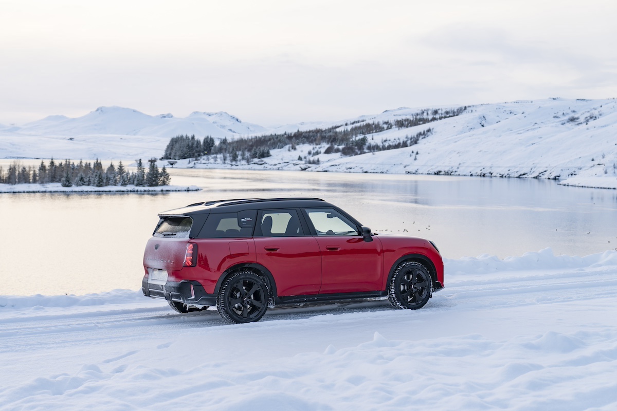 Nuova MINI Countryman S ALL4 in allestimento JCW sfida i ghiacci dell’Islanda Nuova MINI Countryman S ALL4 in allestimento JCW sfida i ghiacci dell’Islanda
