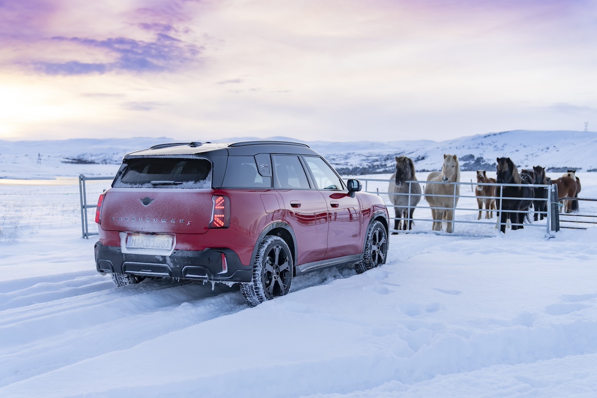 Nuova MINI Countryman S ALL4 in allestimento JCW sfida i ghiacci dell’Islanda Nuova MINI Countryman S ALL4 in allestimento JCW sfida i ghiacci dell’Islanda
