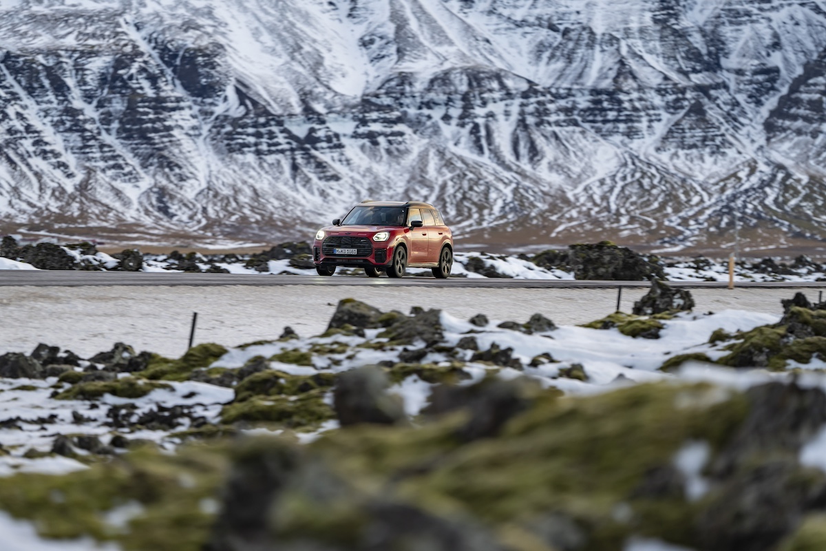 Nuova MINI Countryman S ALL4 in allestimento JCW sfida i ghiacci dell’Islanda Nuova MINI Countryman S ALL4 in allestimento JCW sfida i ghiacci dell’Islanda