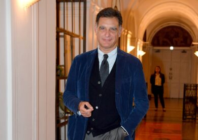 Tiberio Timperi quasi vittima della truffa dello specchietto: “Non vi fermate”