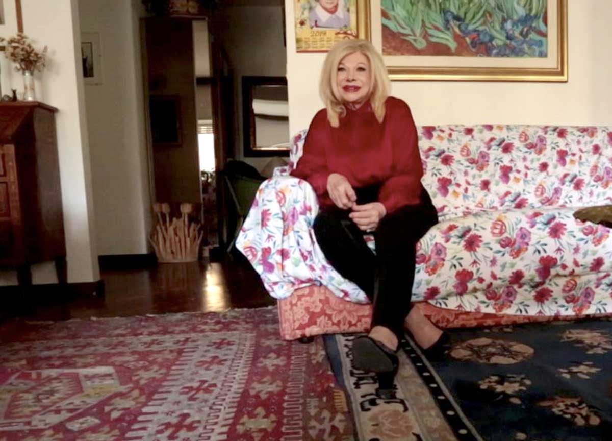 Sandra Milo, la camera ardente in Campidoglio: folla di romani a salutarla