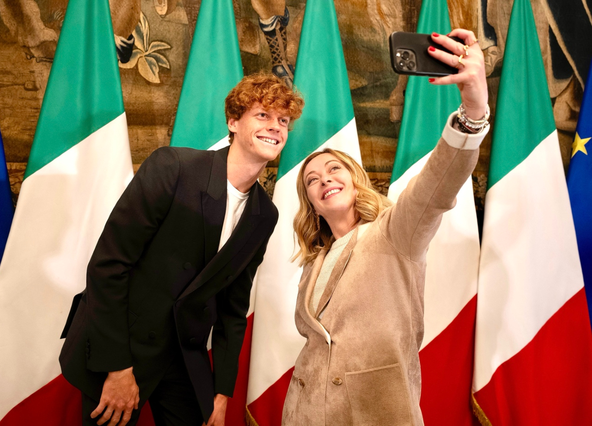 Sinner torna in Italia: il tennista a Palazzo Chigi incontra Giorgia Meloni Sinner torna in Italia: il tennista a Palazzo Chigi incontra Giorgia Meloni