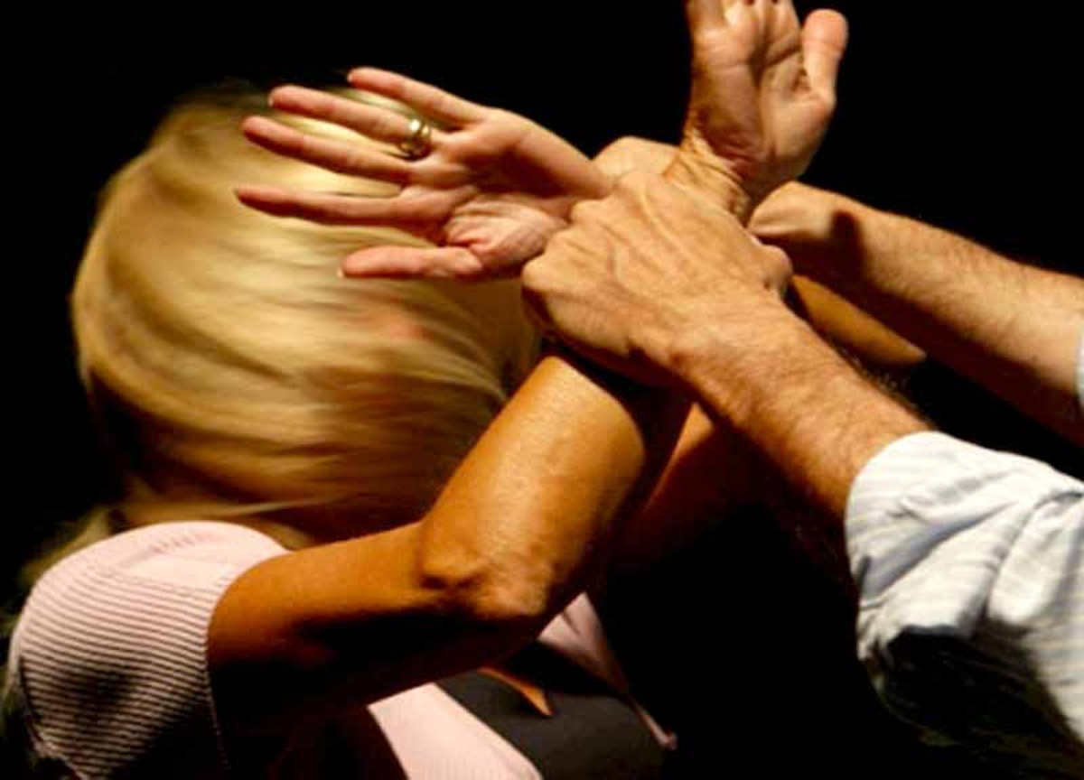 Donna segregata da ex e cognata: incubo a Reggio Calabria, due arresti Donna segregata da ex e cognata: incubo a Reggio Calabria, due arresti