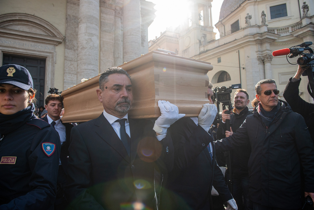 Sandra Milo, l’ultimo saluto a Roma: i funerali nella Chiesa degli artisti