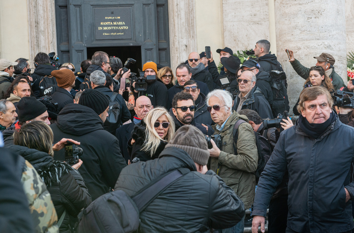 Sandra Milo, l’ultimo saluto a Roma: i funerali nella Chiesa degli artisti