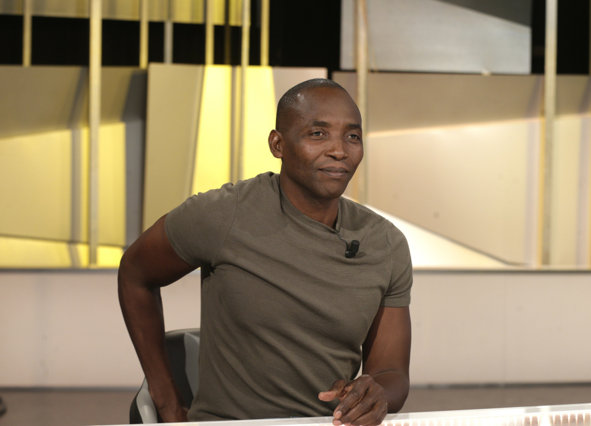 Soumahoro torna in tv dopo un anno: “Il mio piano per l’Africa in dieci punti”