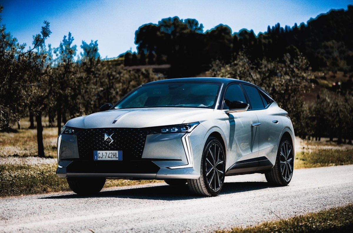 DS 4 E-TENSE, arrivano i pacchetti Connect One e Connect Plus DS 4 E-TENSE, arrivano i pacchetti Connect One e Connect Plus