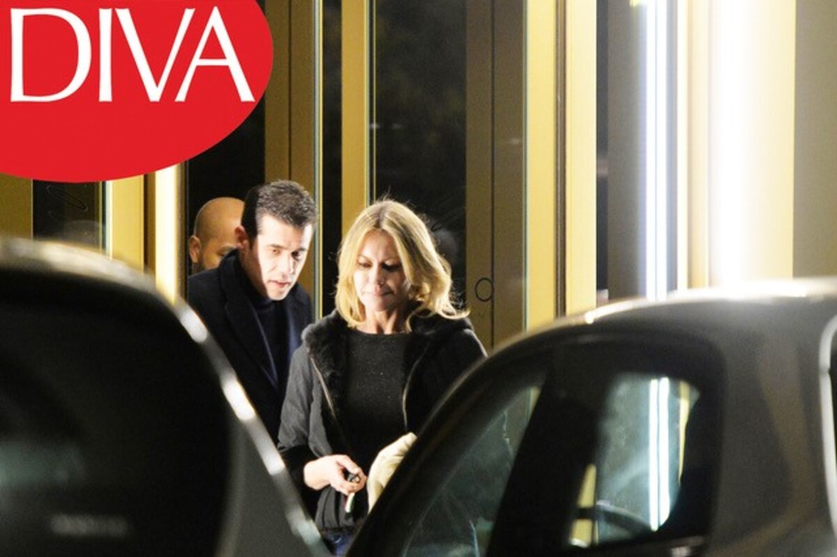 Anna Falchi e Andrea Crippa, baci di fuoco tra la conduttrice e il leghista