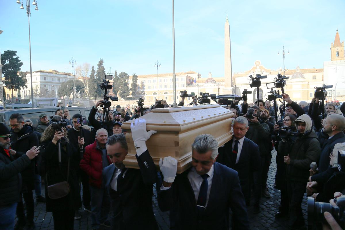 Sandra Milo, l’ultimo saluto a Roma: i funerali nella Chiesa degli artisti
