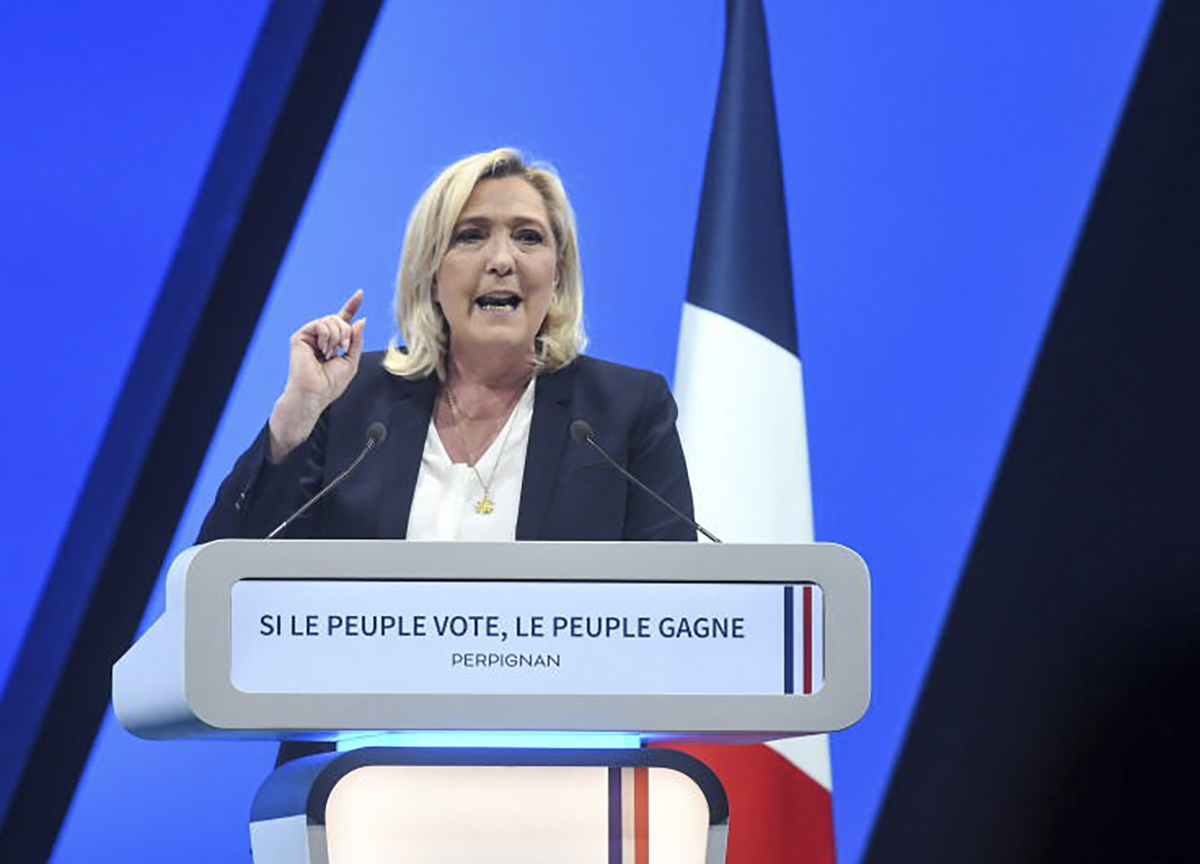 Francia, per la prima volta Le Pen in testa. I sondaggi affossano Macron Francia, per la prima volta Le Pen in testa. I sondaggi affossano Macron